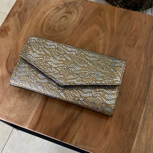 Clutch - Picture 6 of 9